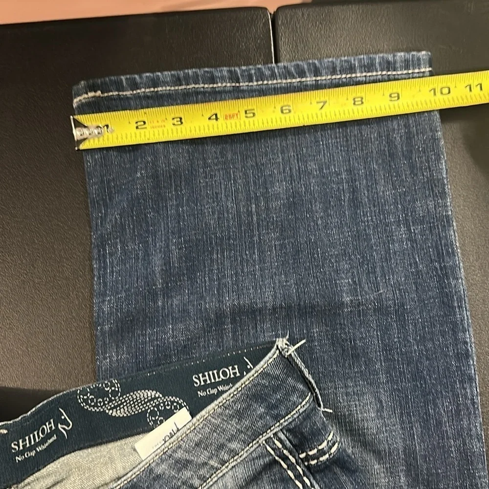507. Wrangler Shilo women’s Embroidered Boot cut jeans size 15 / 16 x 32